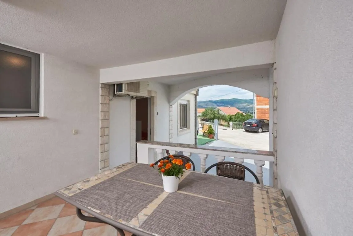 Studio Apartment In Mastrinka With Loggia, Air Conditioning, Wifi, Washing Machine 5159-1 트로기르 0*,
